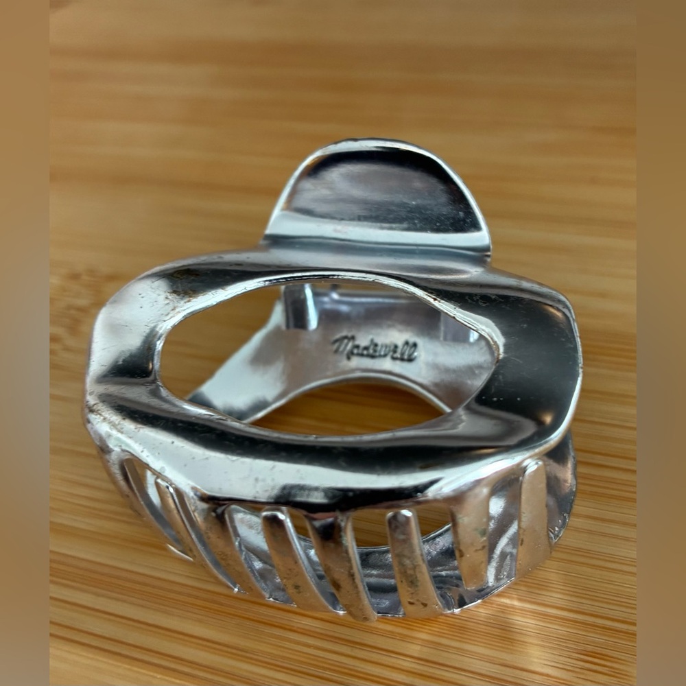 Madewell Small Hammered Circle Claw Hair Clip